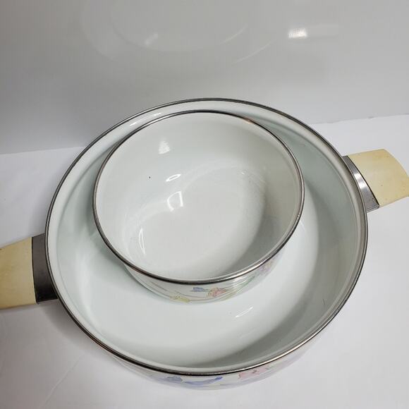 Vintage Mikasa Gabriele White Floral Enamel 2 handle cooking pot and enamel bowl - Picture 3 of 10